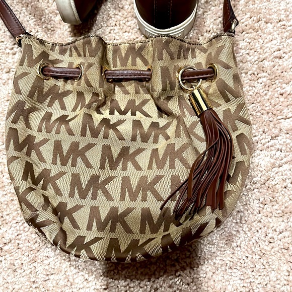 Michael Kors size 7 like new barely worn - Picture 3 of 4